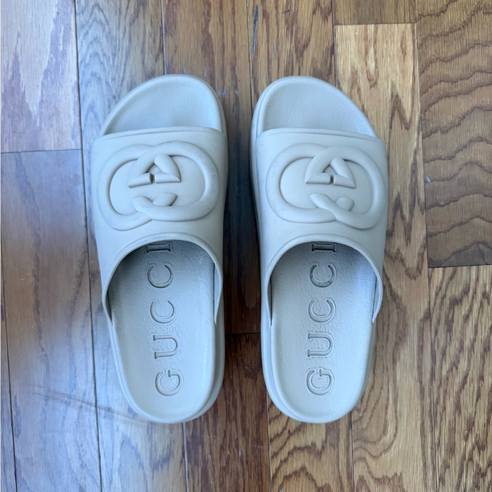 Gucci Vintage Camel Slip-On Interlocking Double G Rubber Slides - Picture 3 of 5